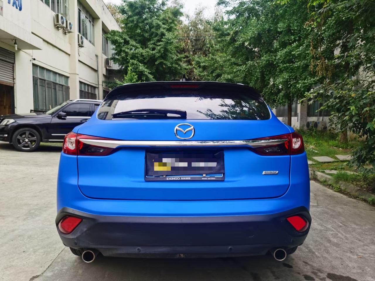 成都马自达车友车身改色电镀深海蓝贴膜