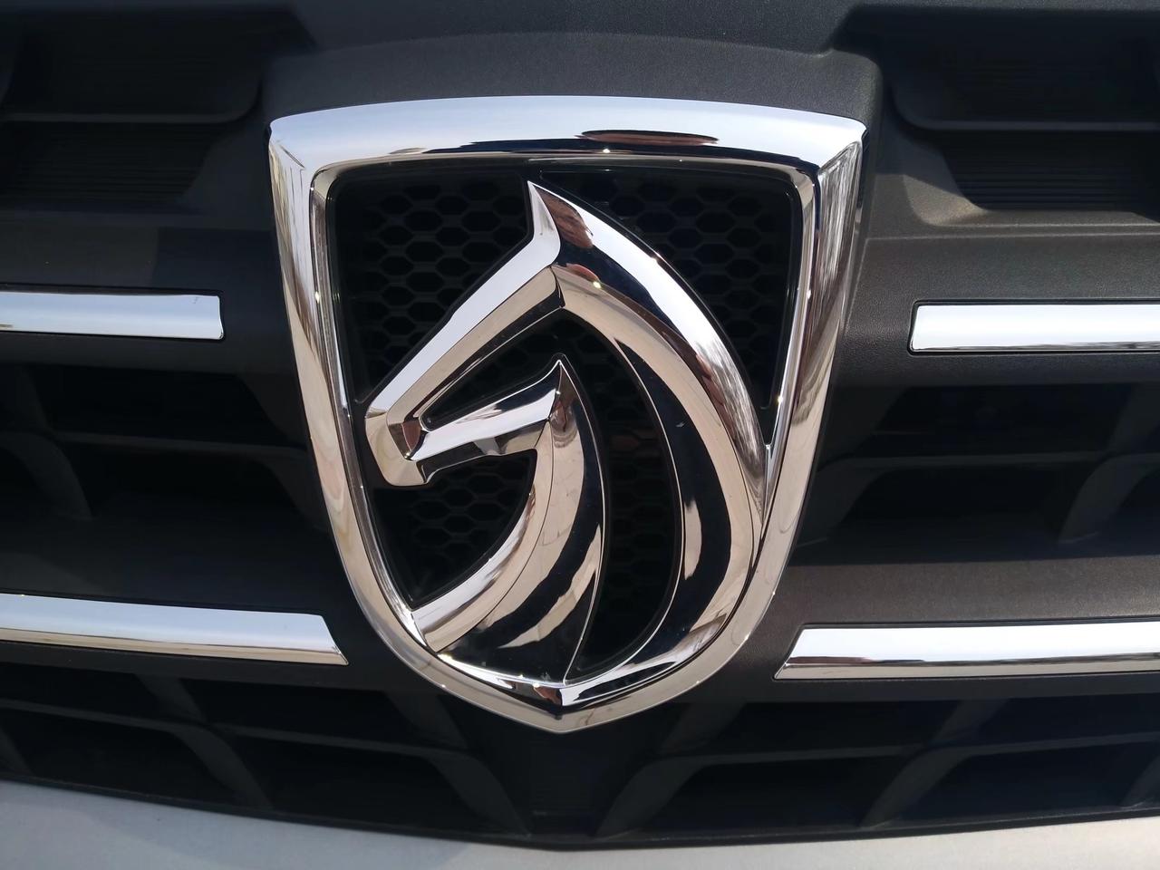 宝骏的标志到底喜欢谁?到现在为止,宝骏的车标分为原车标,(马