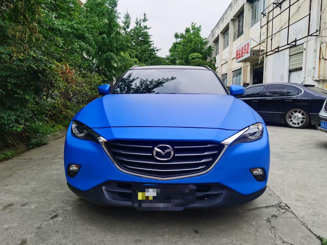 成都马自达车友车身改色电镀深海蓝贴膜