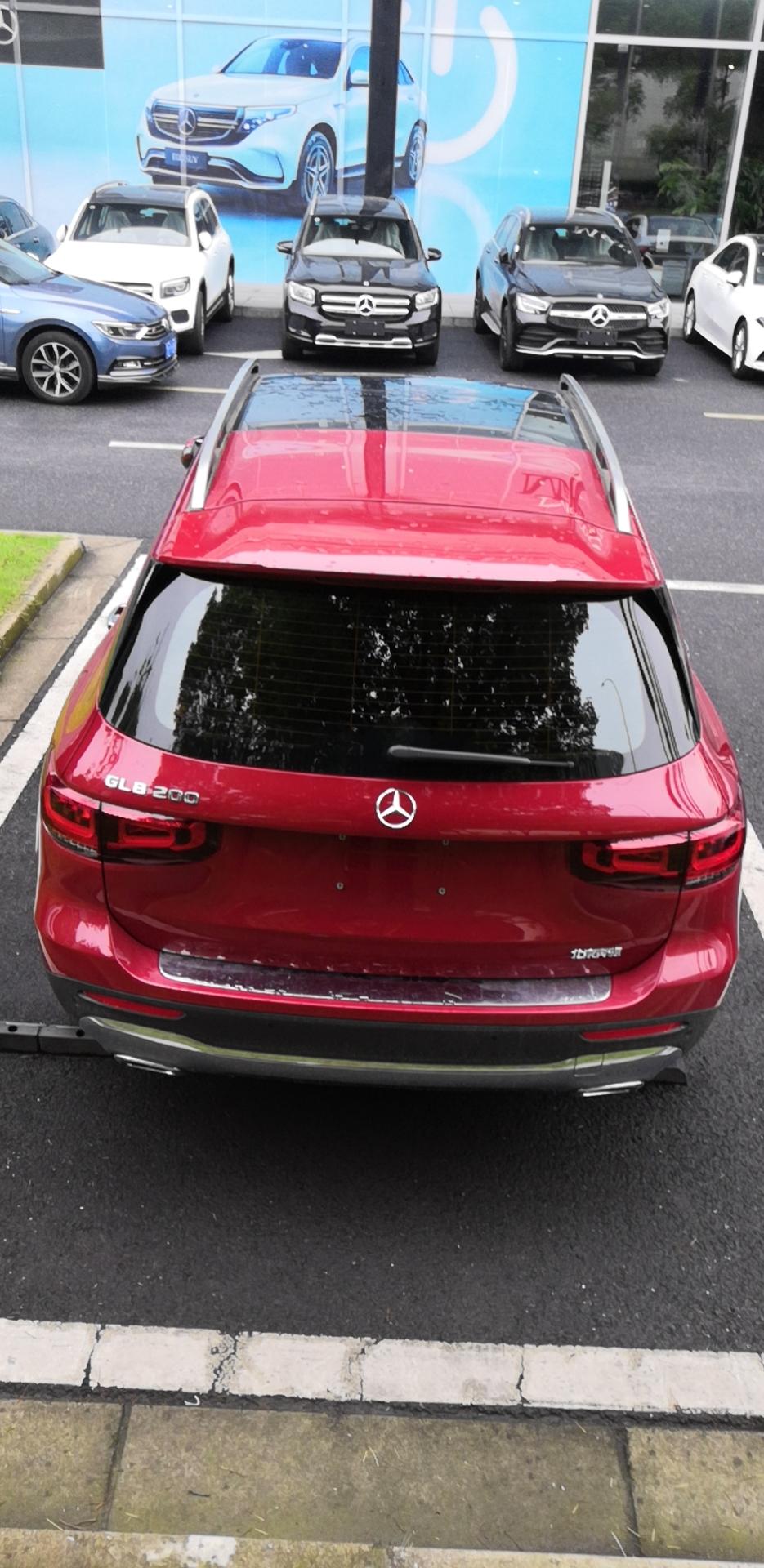 今天提车了,很少见的熔岩红glb 200!放图给大家欣赏欣赏