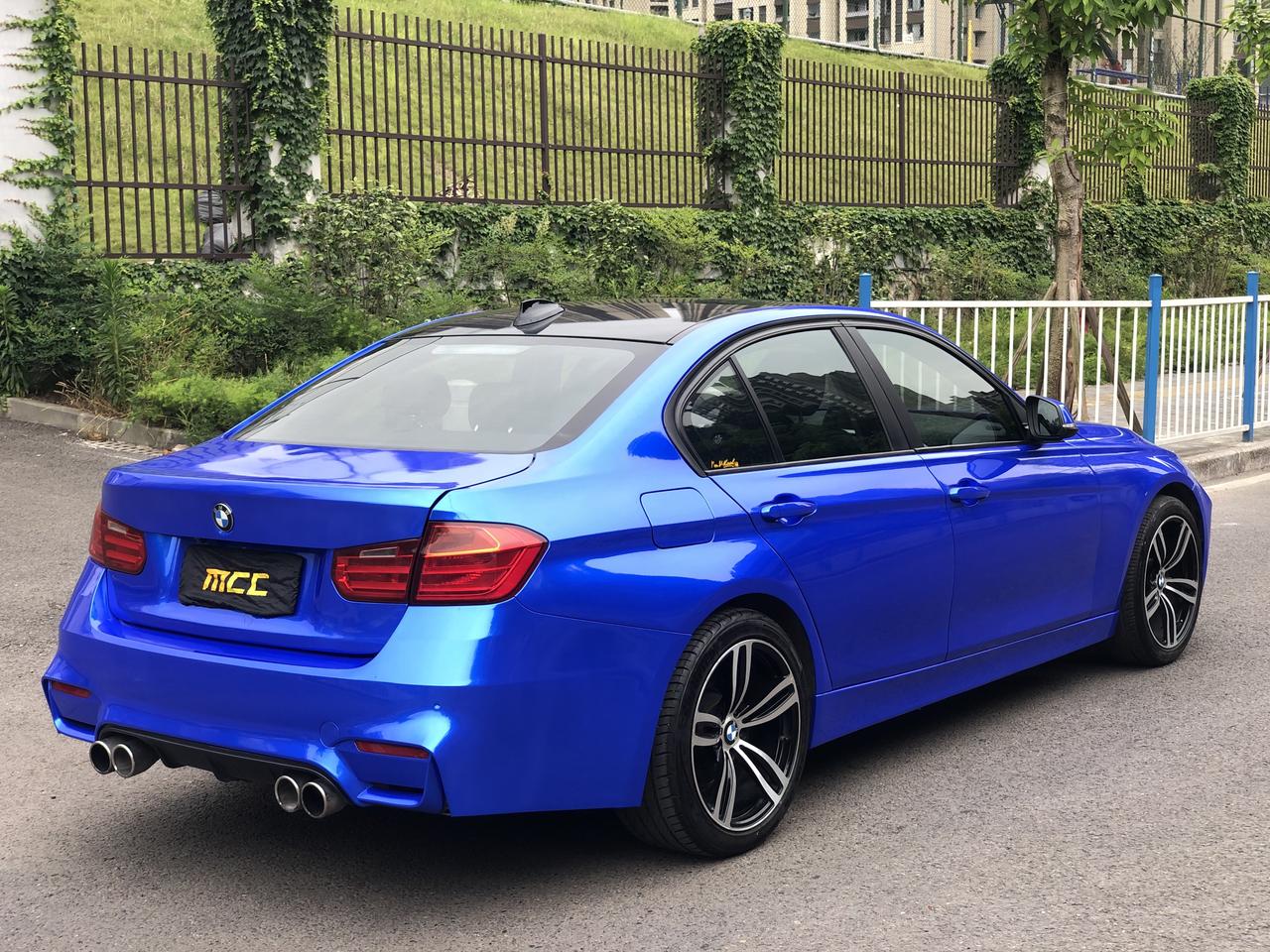 宝马三系改m3包围 超亮金属宝石蓝改色膜对于三系来说 可能