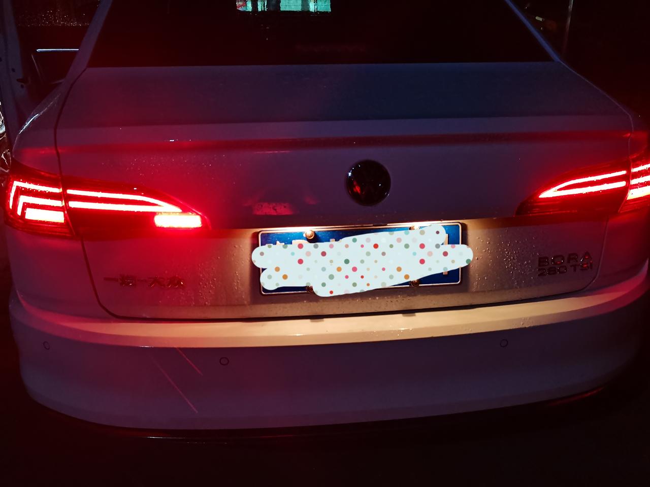 宝来尾灯一个不亮各位宝来车主有没有这样