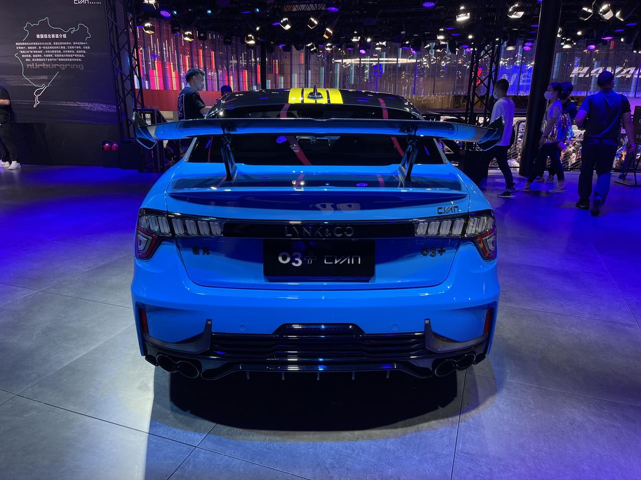 领克03 cyan定制版,蓝色涂装 黄色拉花,实车还是很帅的