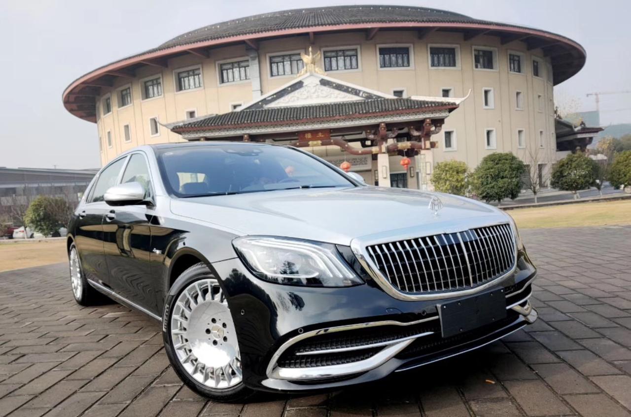 双拼色的迈巴赫到了,气场秒杀奔驰s级,唯一的缺点就是贵_懂车帝