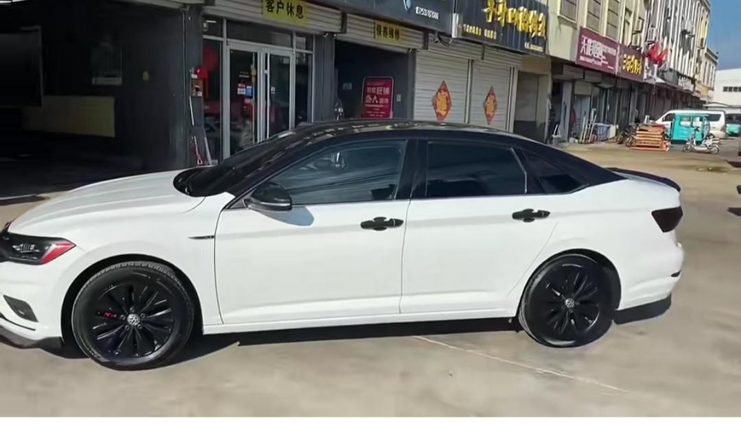 回答了:有没有老哥白色速腾贴黑车顶的 求效果图瞅瞅_速腾车友圈_懂车