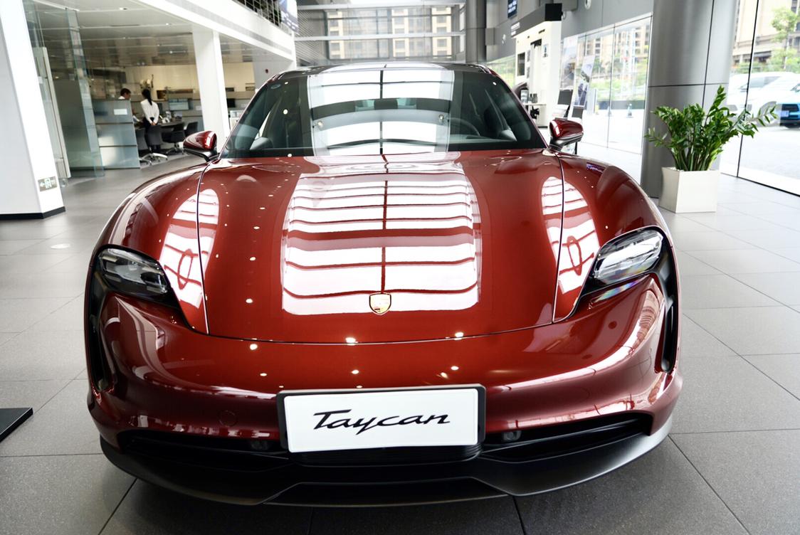保时捷taycan车厘子红