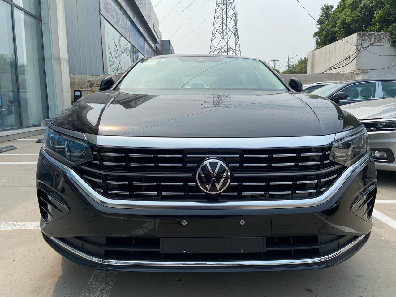 22款帕萨特普通版前脸