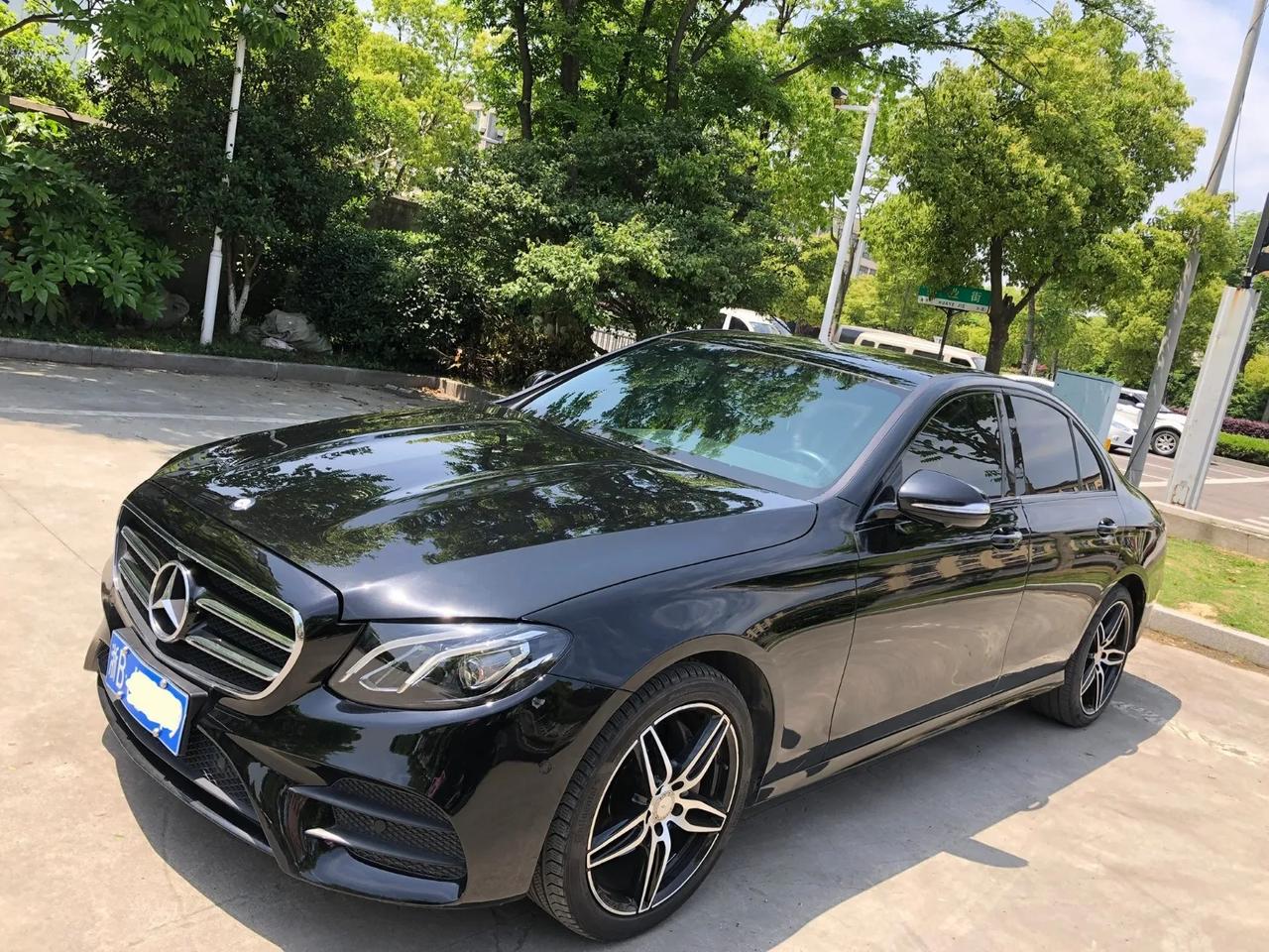 奔驰e300 售价:33.8 上牌日期:2017年11月排