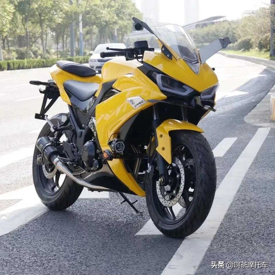 全新r3摩托车跑车国四电喷趴赛r35街车可上牌