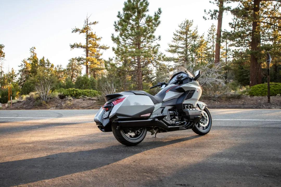 2021款本田金翼gl1800今天银川街上看到一辆赤兔眼馋