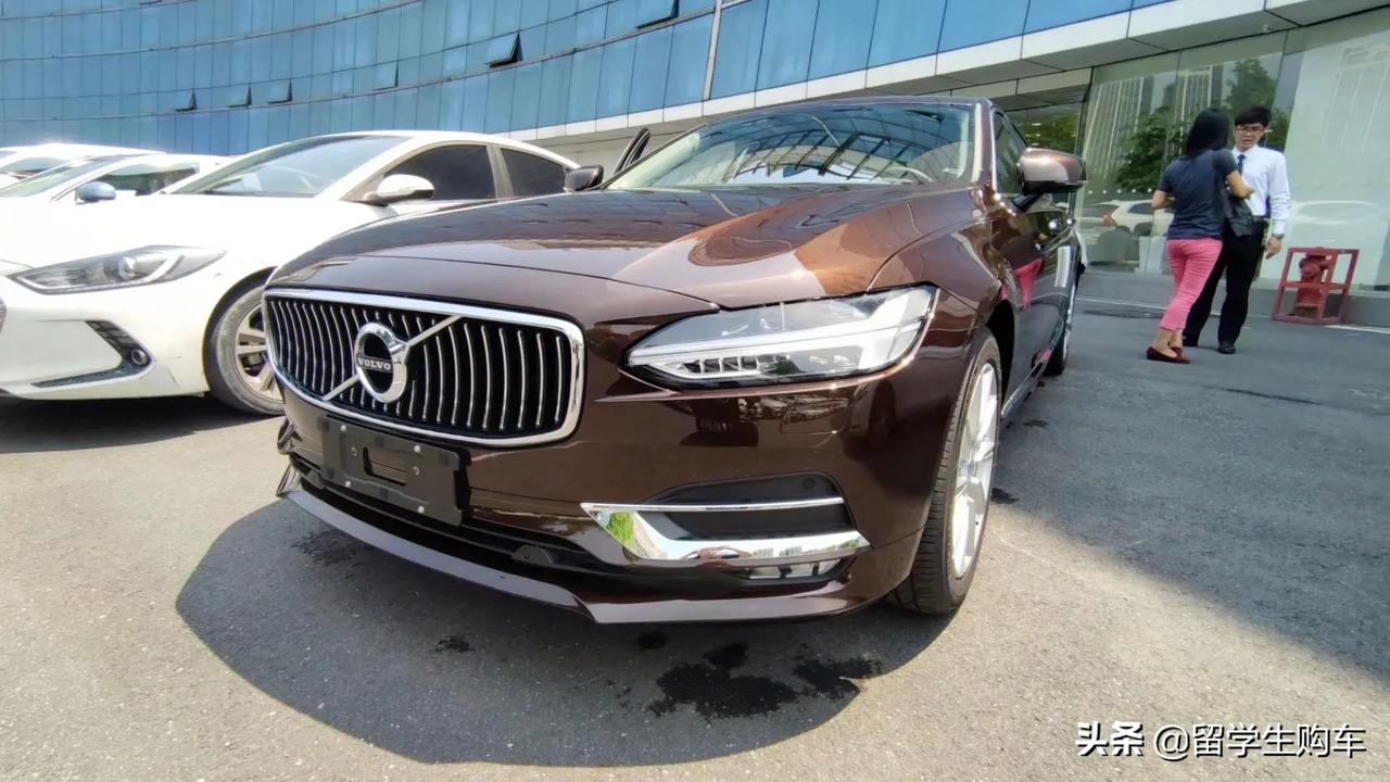 沃尔沃s90智远豪华,枫木棕棕色内饰提车,第一次提枫木棕的s