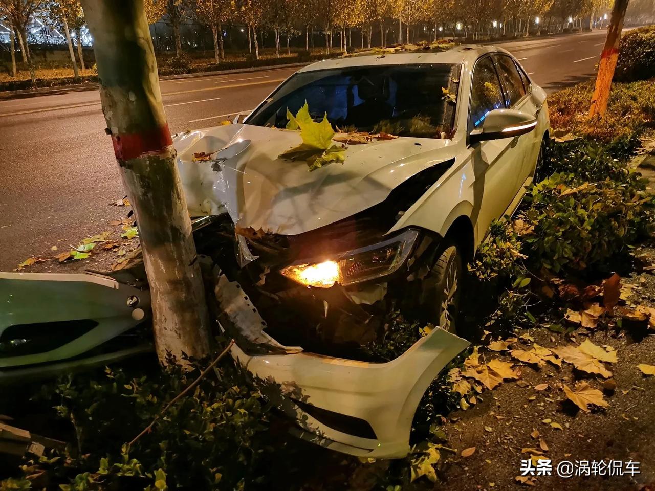 速腾提车一年多,昨晚撞树上了