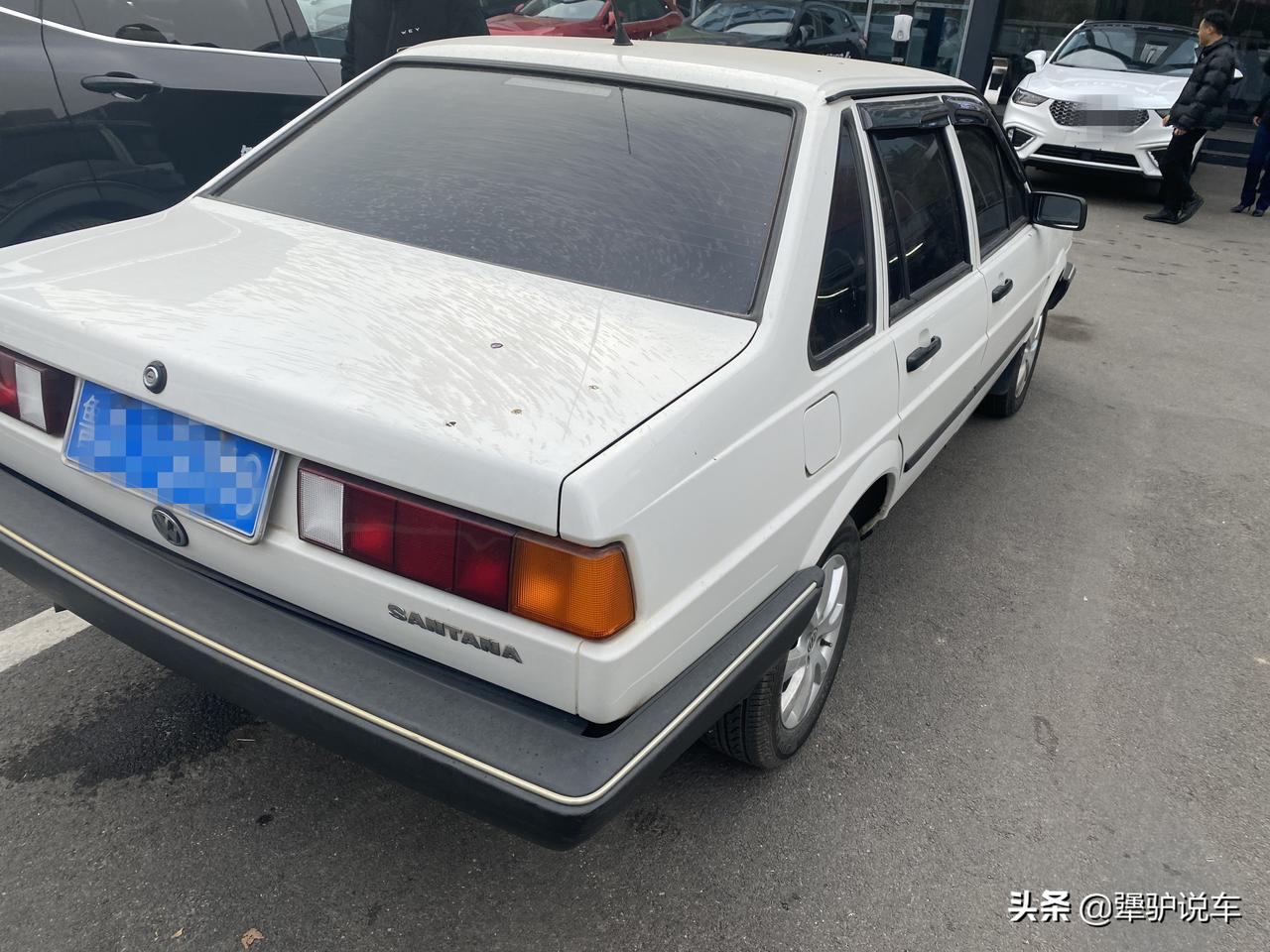 2010年的大众桑塔纳给他5000元老大爷还嫌少