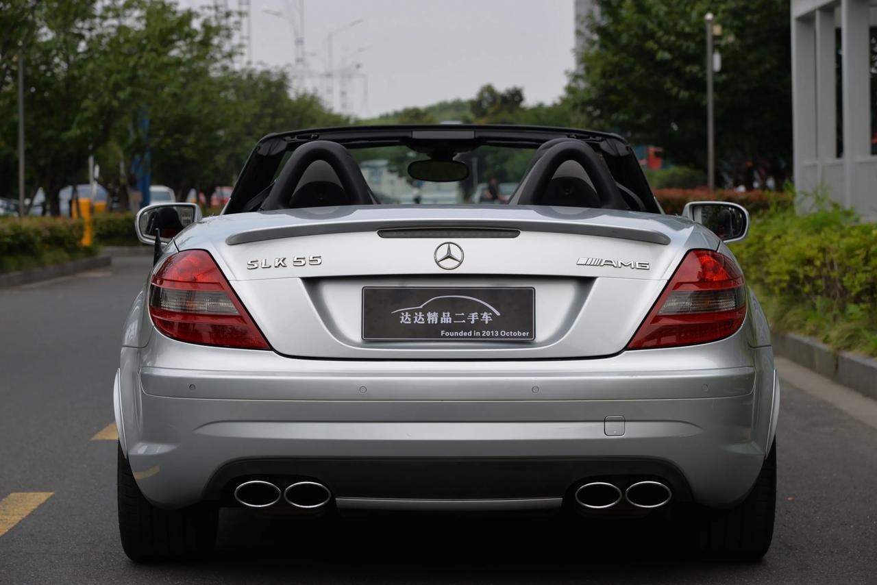 09年9月奔驰slk55amg来自于高性能部门的55v8自吸百公里加速49秒amg特