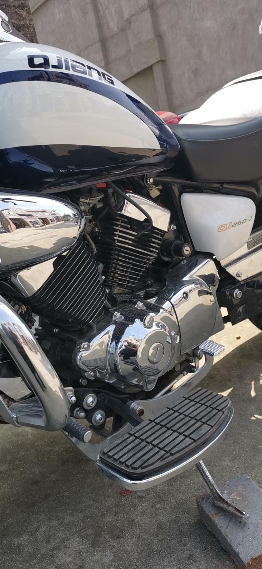 钱江摩托凯威巡航车250cc