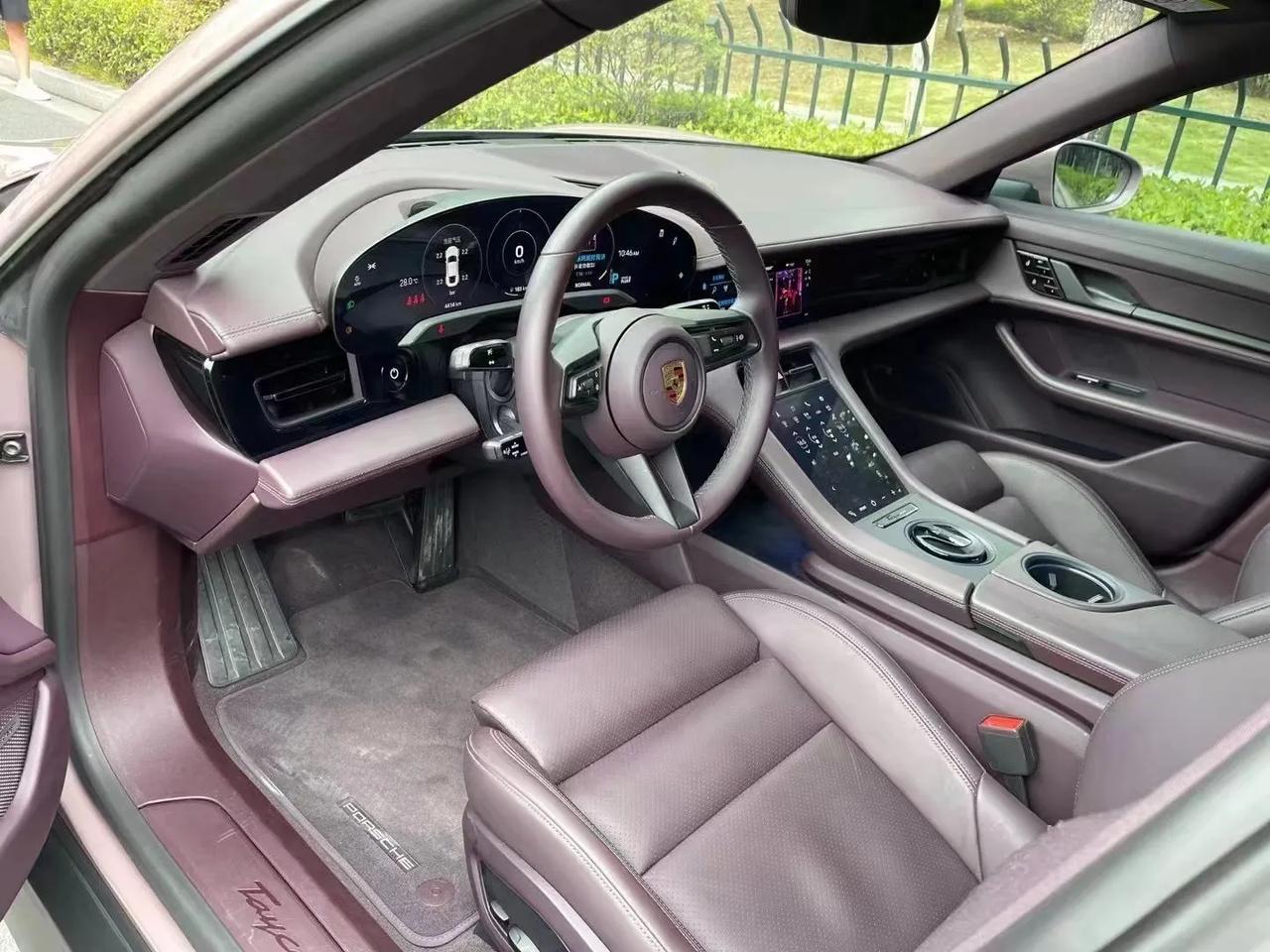 yyds 买保时捷新能源可能是就是第一批的小白鼠 冰莓粉外观树莓紫内饰