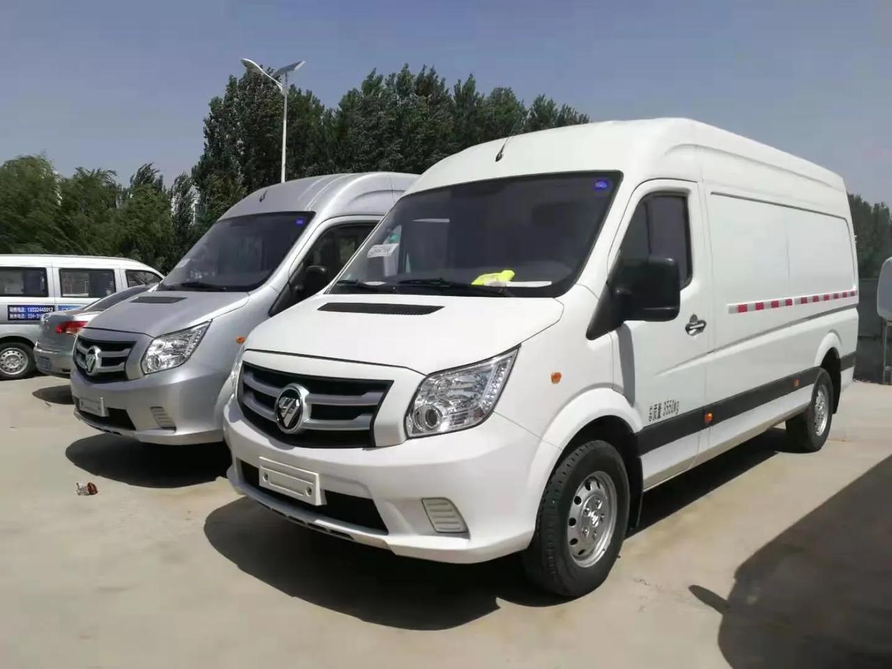 福田图雅诺#加长轴中顶2座厢式货车2.8t康明斯发动机,后