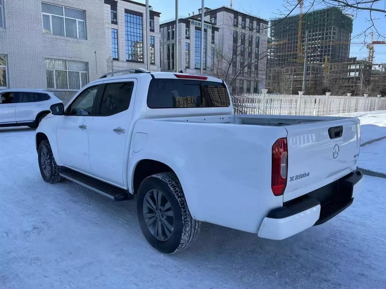 奔驰皮卡x250d柴油23t价格385万包牌23t柴油190马力分时四驱7速手自