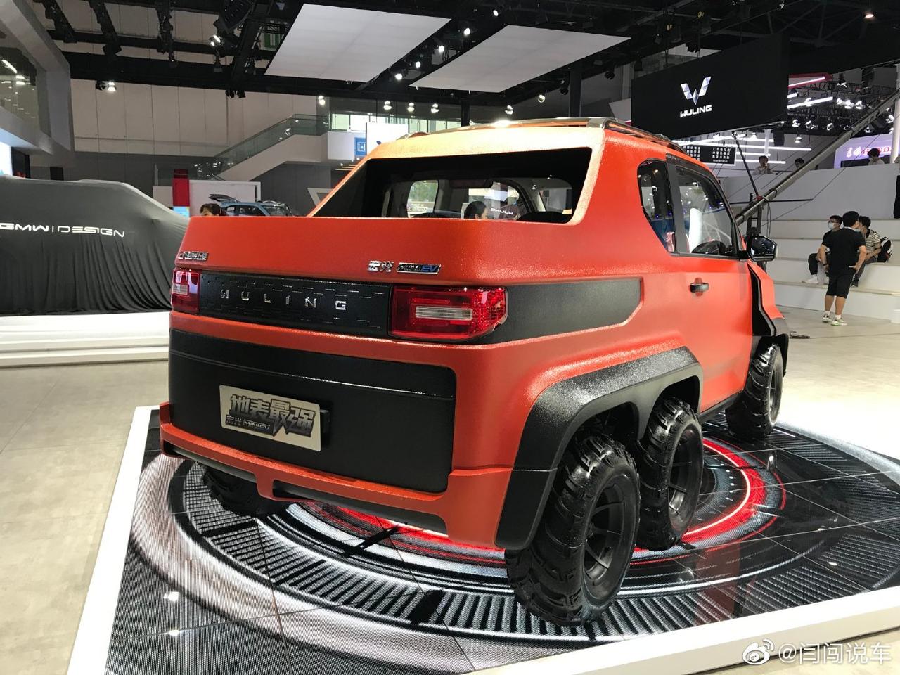 这个燃油版mini说是工匠派改装,但是我看有人说五菱年中会出