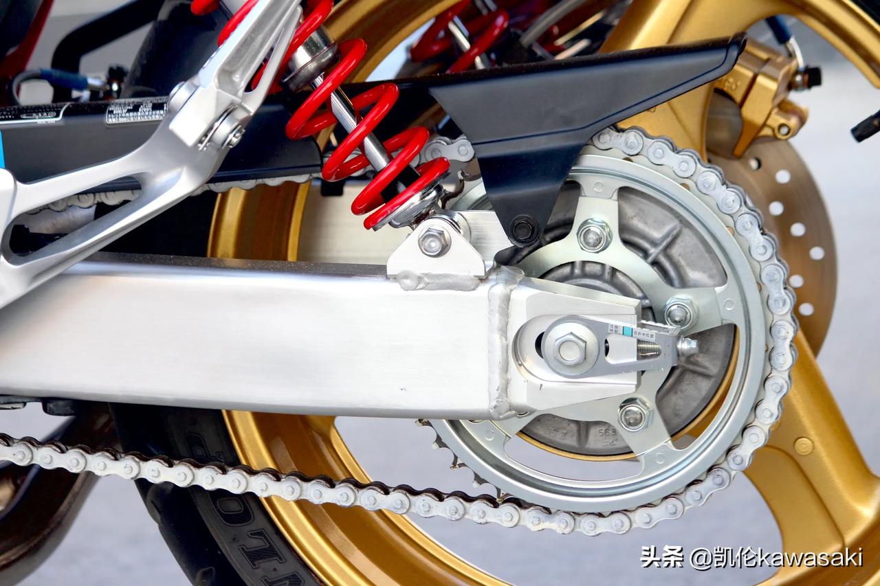 2012年本田cb400vtec威特4代红色车架纪念版