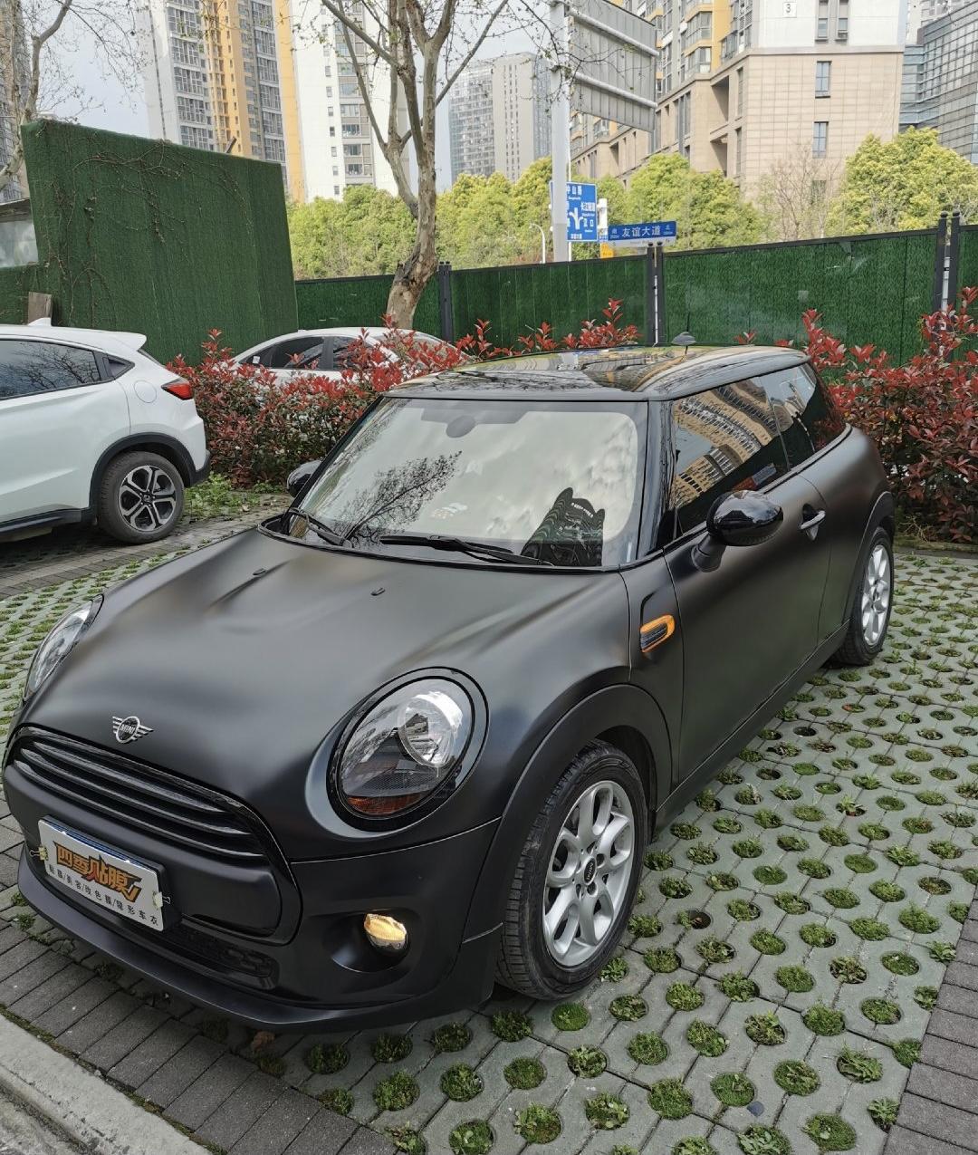 宝马mini车身改色膜电光金属黑