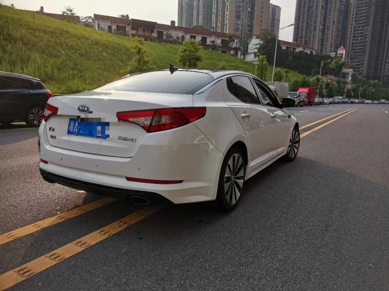 12年起亚k5 2.0l顶配,车况精品,电动座椅,定速巡航