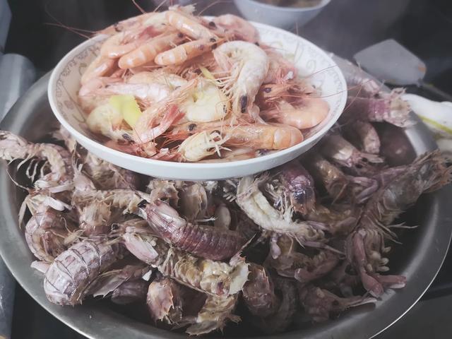 浙江温岭松门海鲜市场,渔民煮的皮皮虾12元一斤,你觉得怎么样