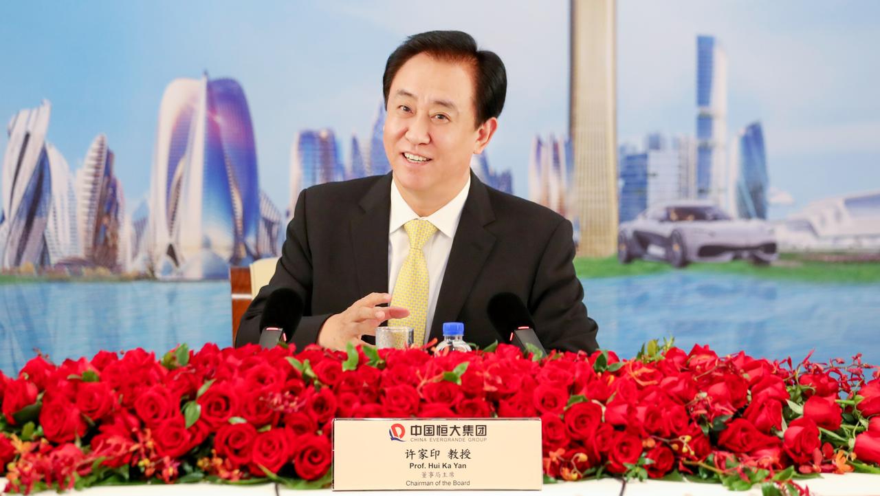 调整,董事长由许家印变更为赵长龙,法人,总经理由柯鹏变更为赵长龙,本