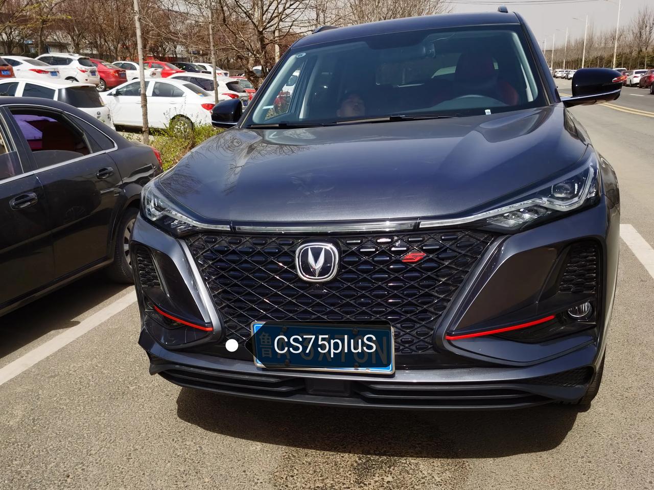 同事说长安cs75plus白色好看,我觉得还是安第斯灰漂亮