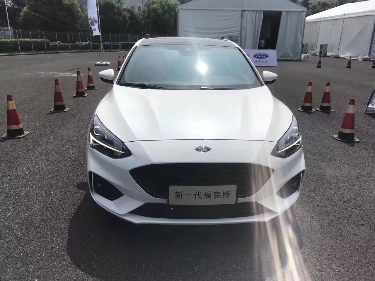 全新一代2019福克斯stline白色