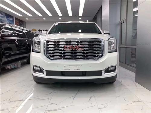 但yukon车型更能够牵引拖车gmc yukon和yukon xl采用sle,slt和denali