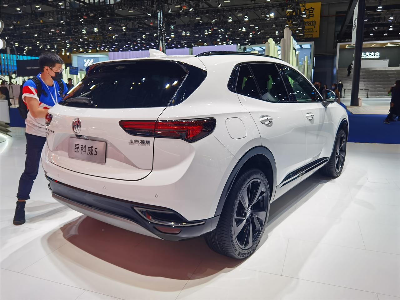 上海车展昂科威s也亮相了 车身整体外观内饰保持了别克一贯的风_2/2页