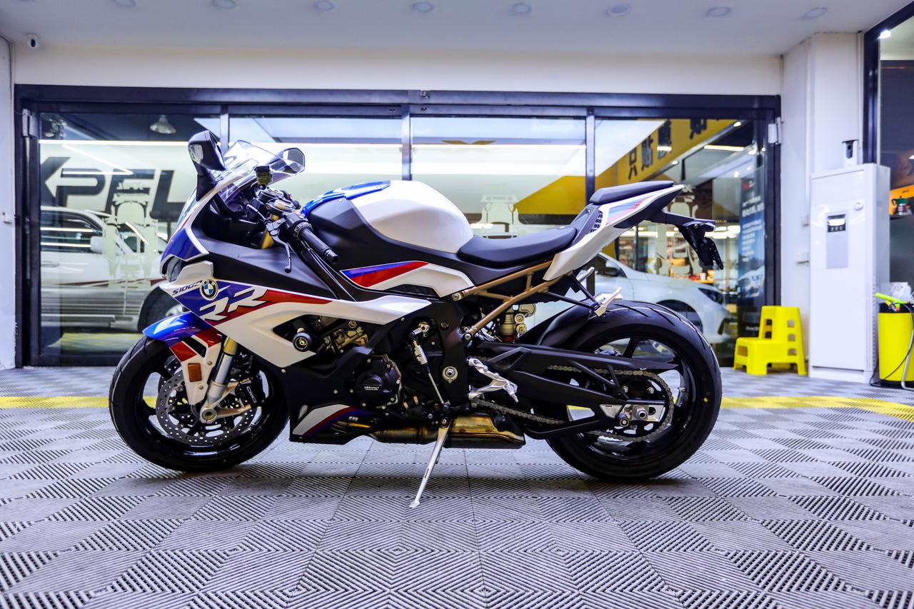 宝马s1000rr公升级的力气男人的机车梦