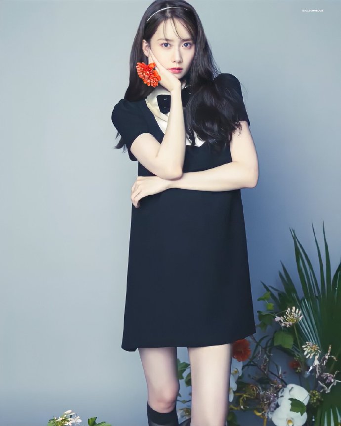 少女时代林允儿最新画报公开居然秀蚂蚁腰事业线了