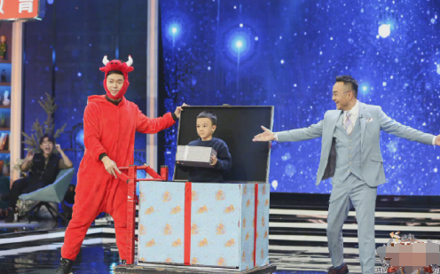 首登|汪涵携儿子首登综艺 五官清秀干净可爱