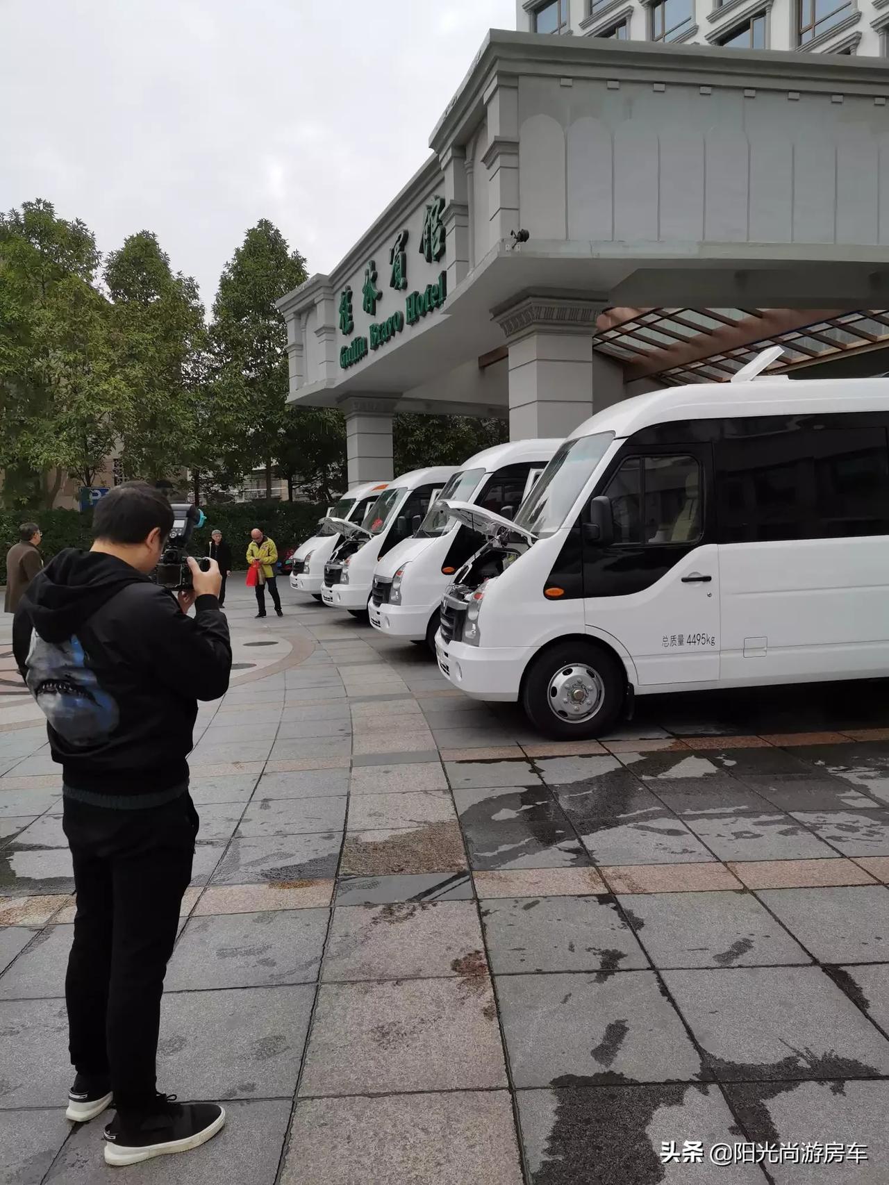 五菱房车团购会桂林宾馆车友们很热情房车阳光尚游五菱房车