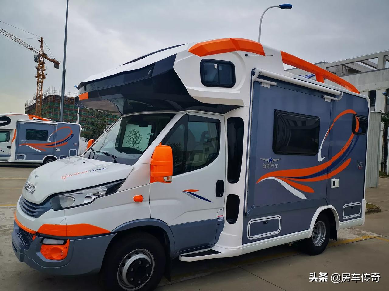 旌航进口依维柯65吨侧拓展房车全国孤品论品牌