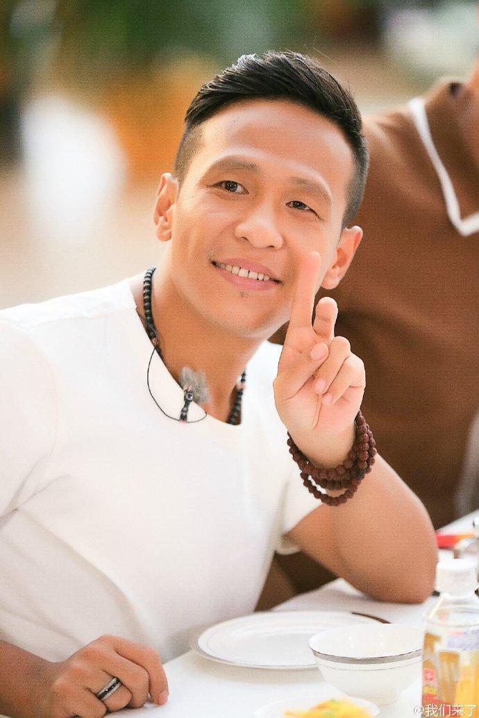 沈梦辰宋小宝联名限定皮肤#:我不是自黑,是真的黑!