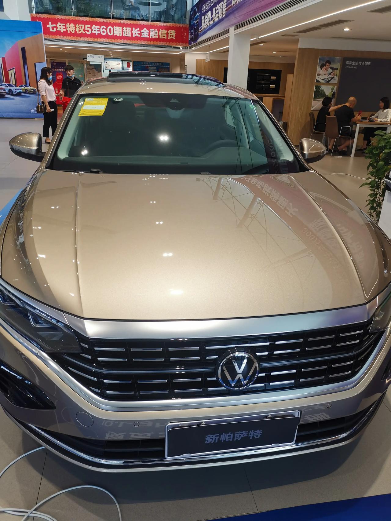 2021款帕萨特豪华版今天去看了一下新款豪华版帕萨特后排空间真的很大