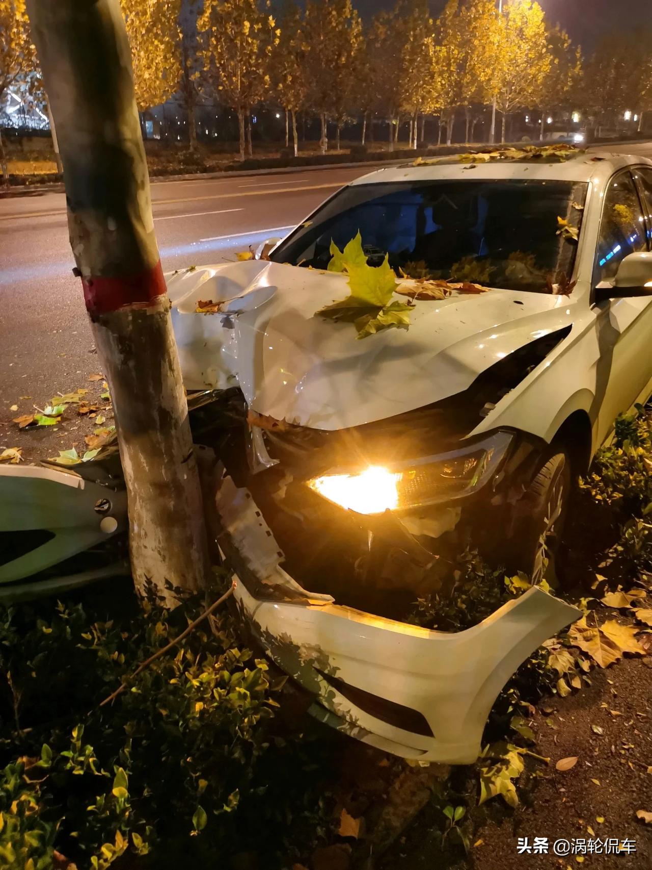 速腾提车一年多,昨晚撞树上了