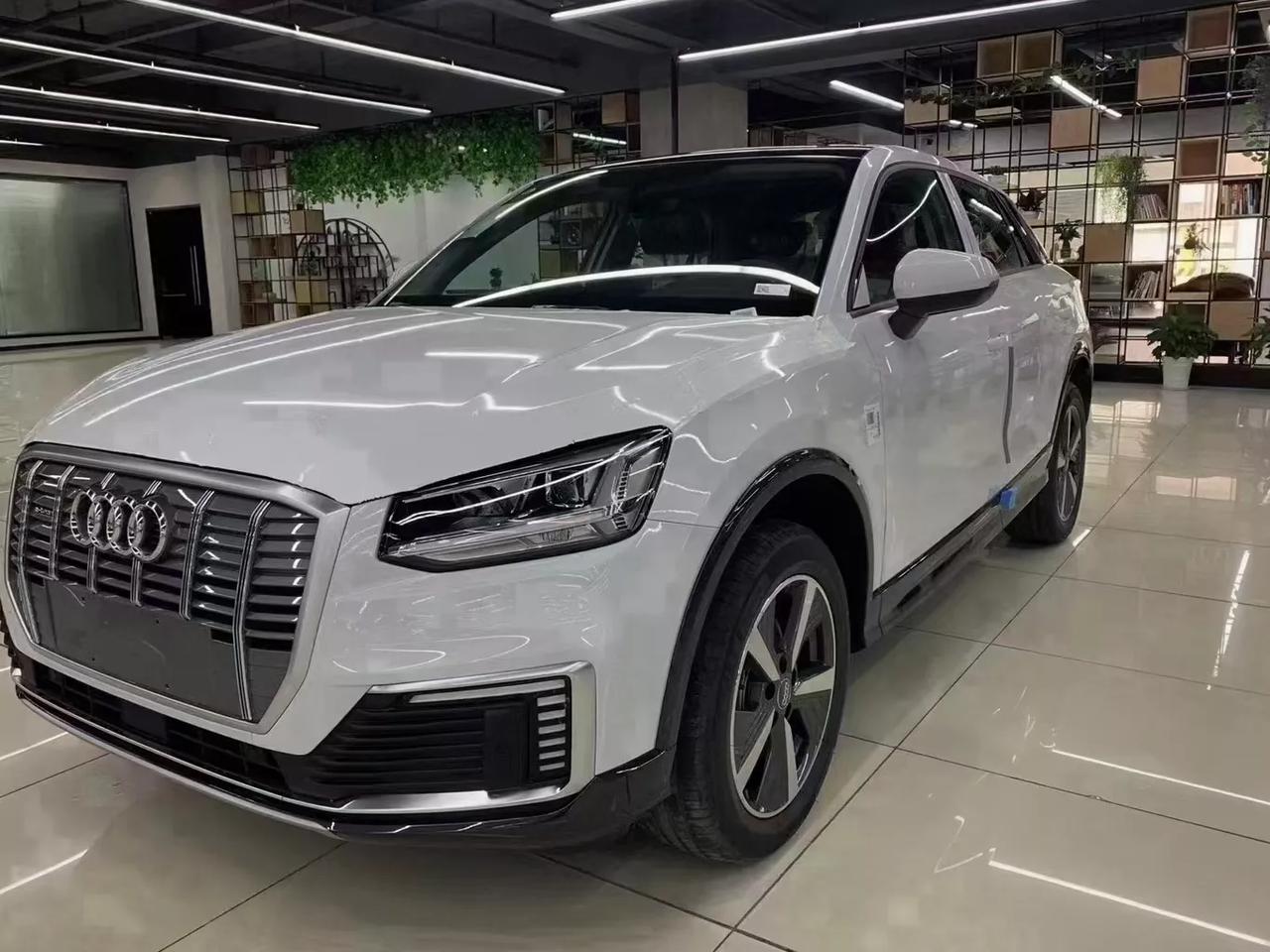 奥迪q2新能源白色纯电指导价23730023732373万白色纯电商品车单台绿牌