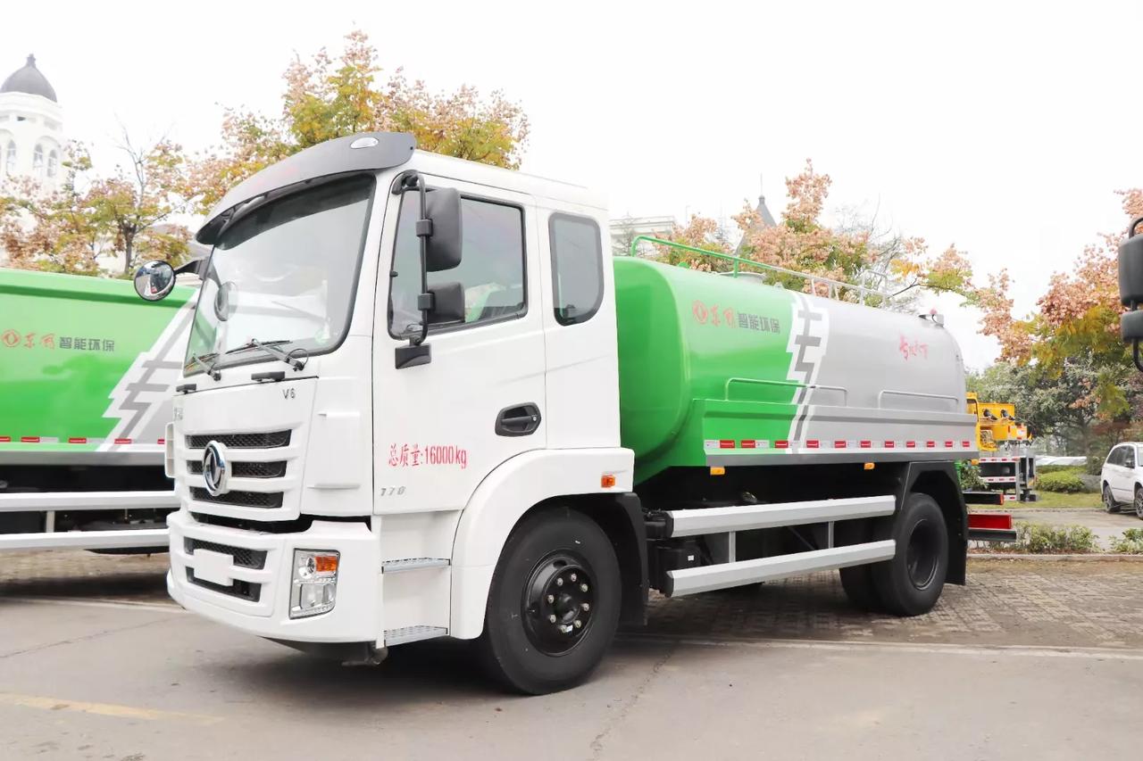 好车欣赏-东风锦程洒水车:玉柴165马力,法士特8档变速箱