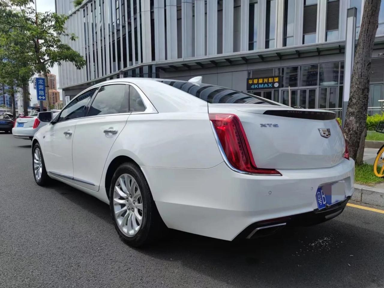 来一台休闲会所大哥座驾深圳牌新到18年718款极品凯迪拉克