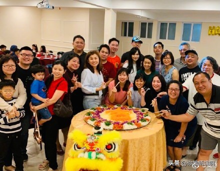 照像|吴尊和同学合照像两辈人 为什么同学看起来这么成熟？