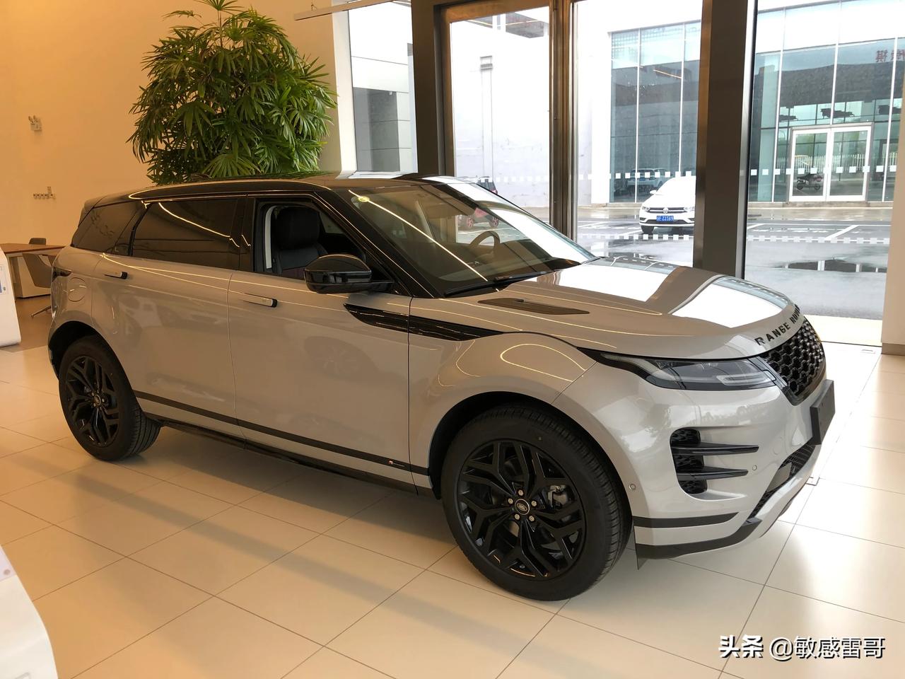 21款路虎揽胜极光l轴距加长160mm40万入门你会考虑吗