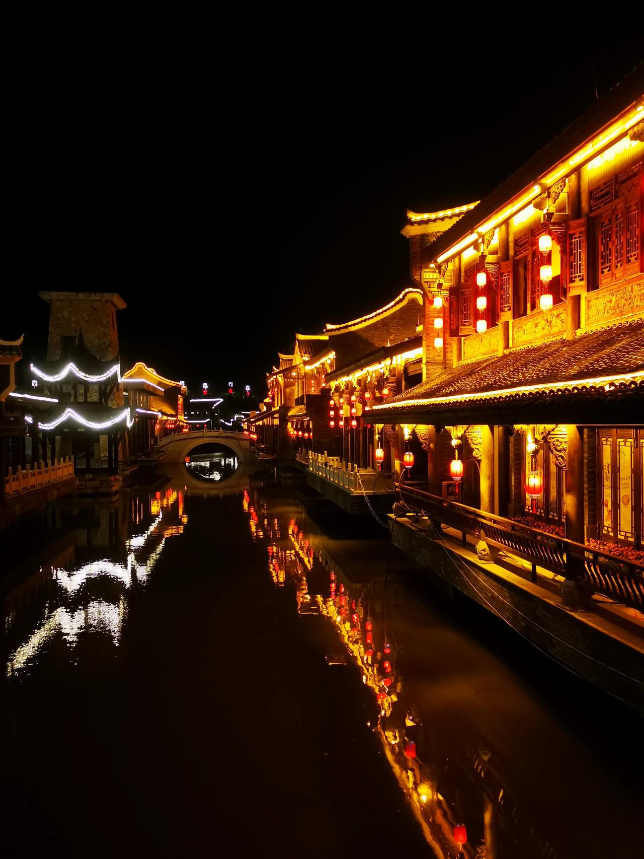 雪铁龙##龙里水乡#今天开着我的小4,到龙里水乡,夜景还是