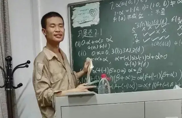 北大数学大神提馒头矿泉水受访真实身份令人直呼学神