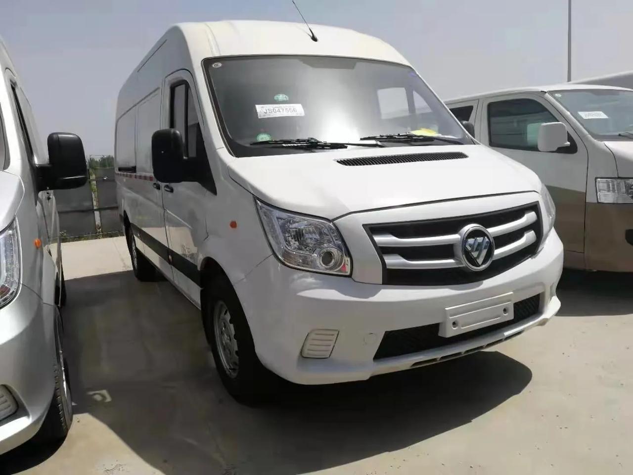 福田图雅诺#加长轴中顶2座厢式货车2.8t康明斯发动机,后