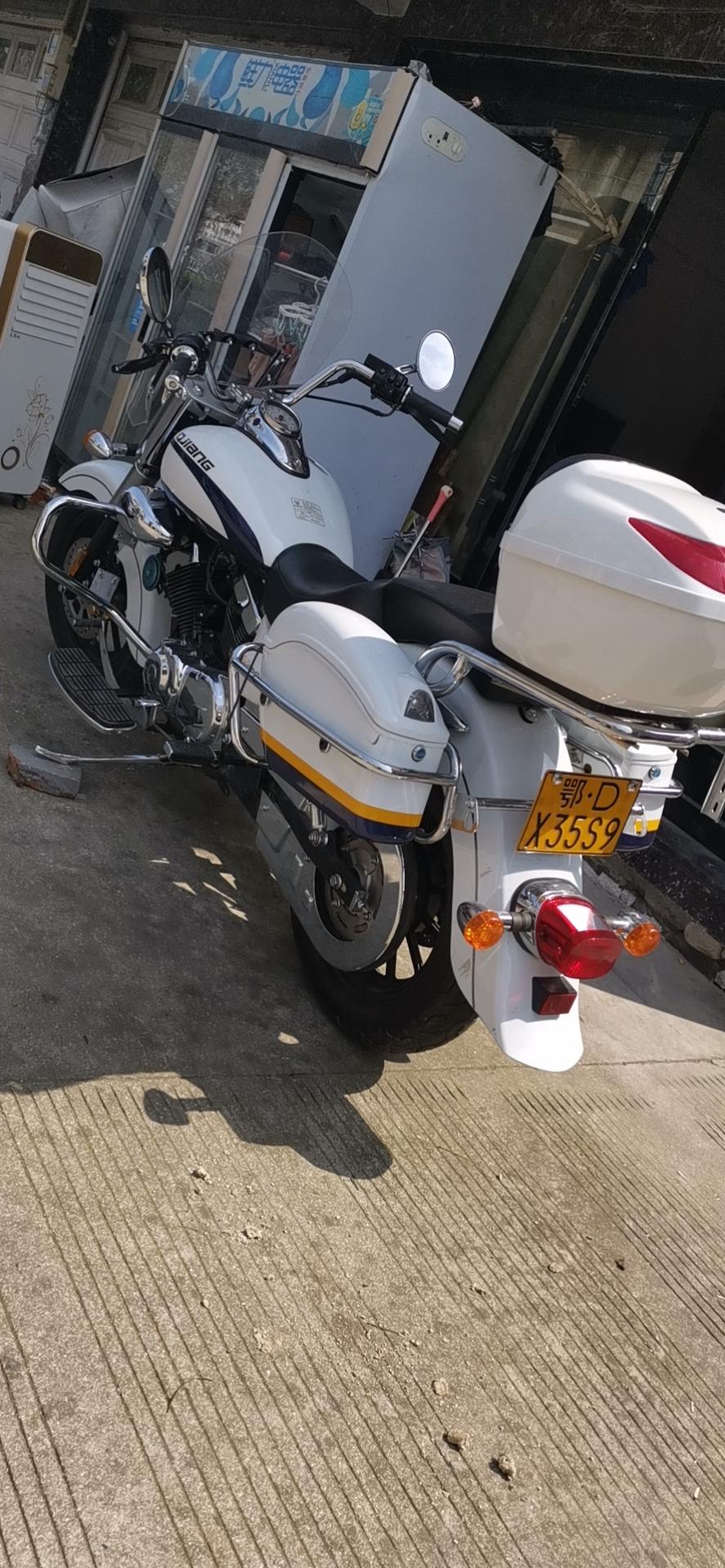 钱江摩托凯威巡航车250cc