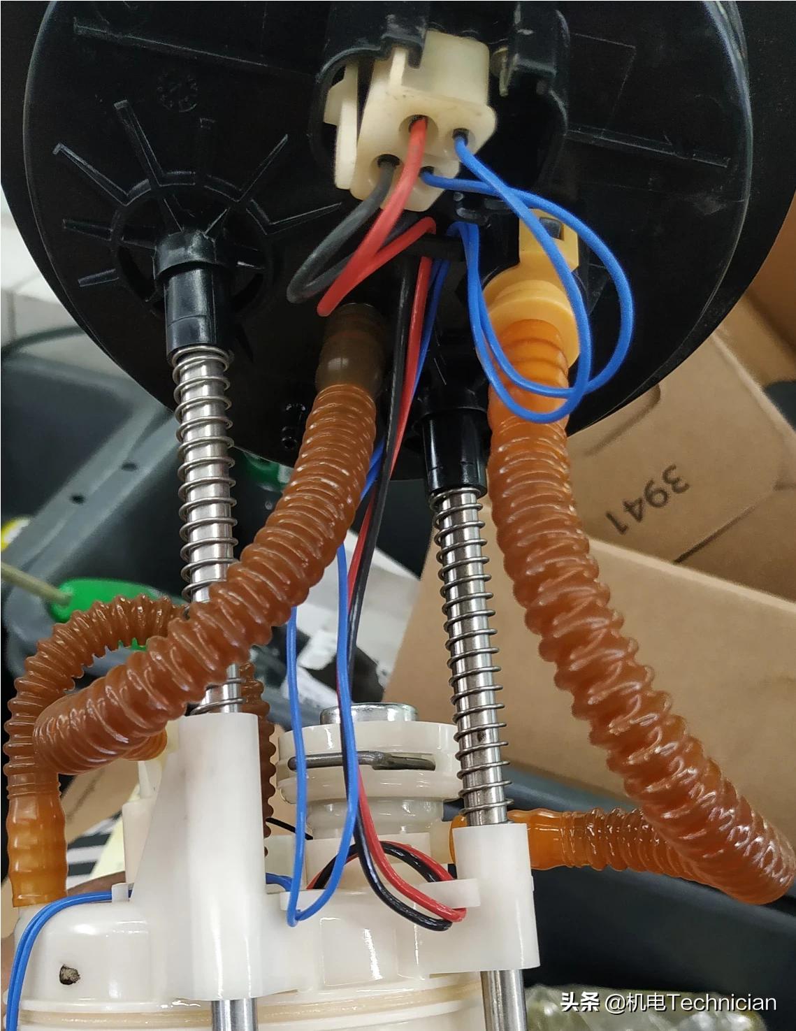 宝马x3f25拆装汽油泵或者更换右侧液位传感器在安装时线路不